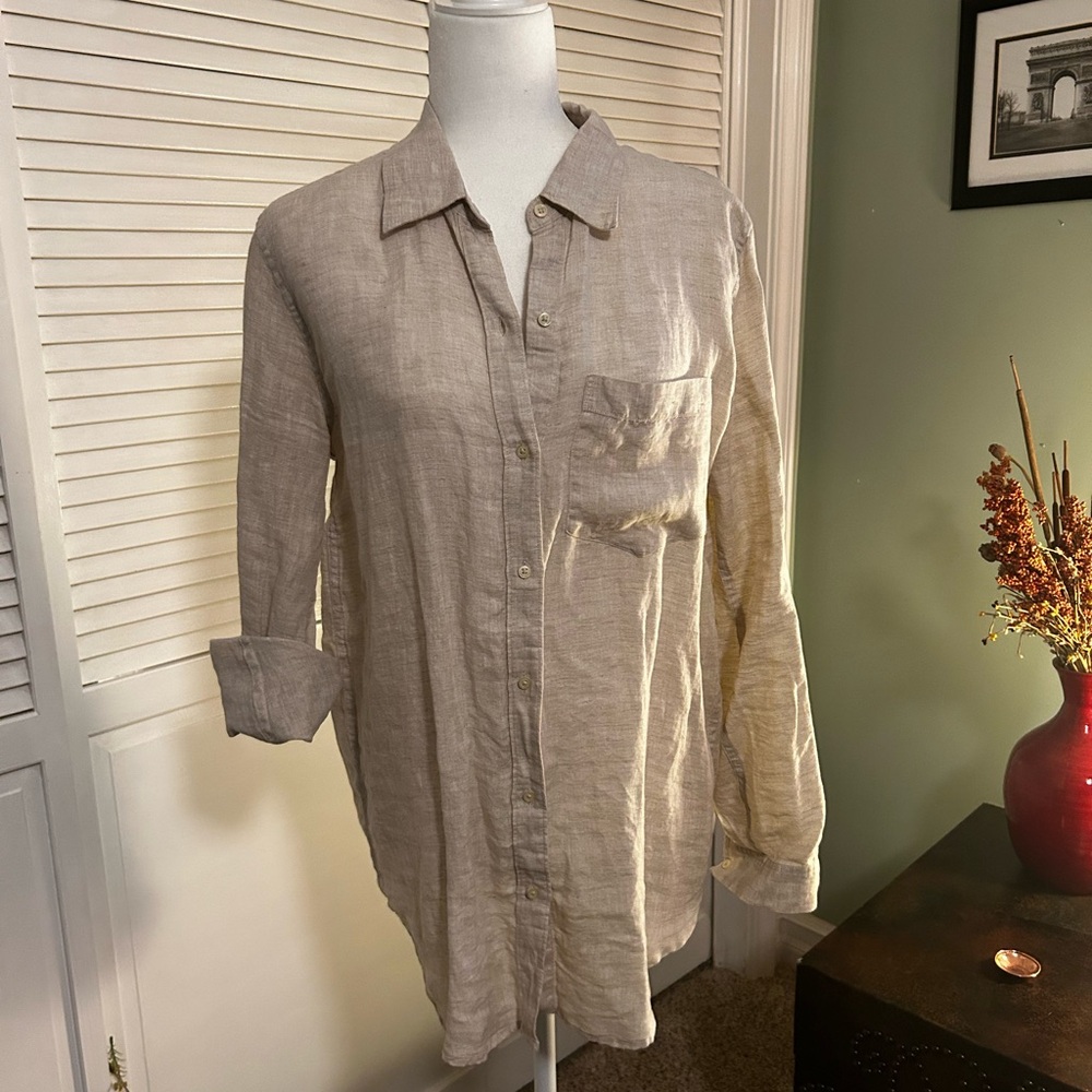 Gap linen blouse. Size small. Cream color.